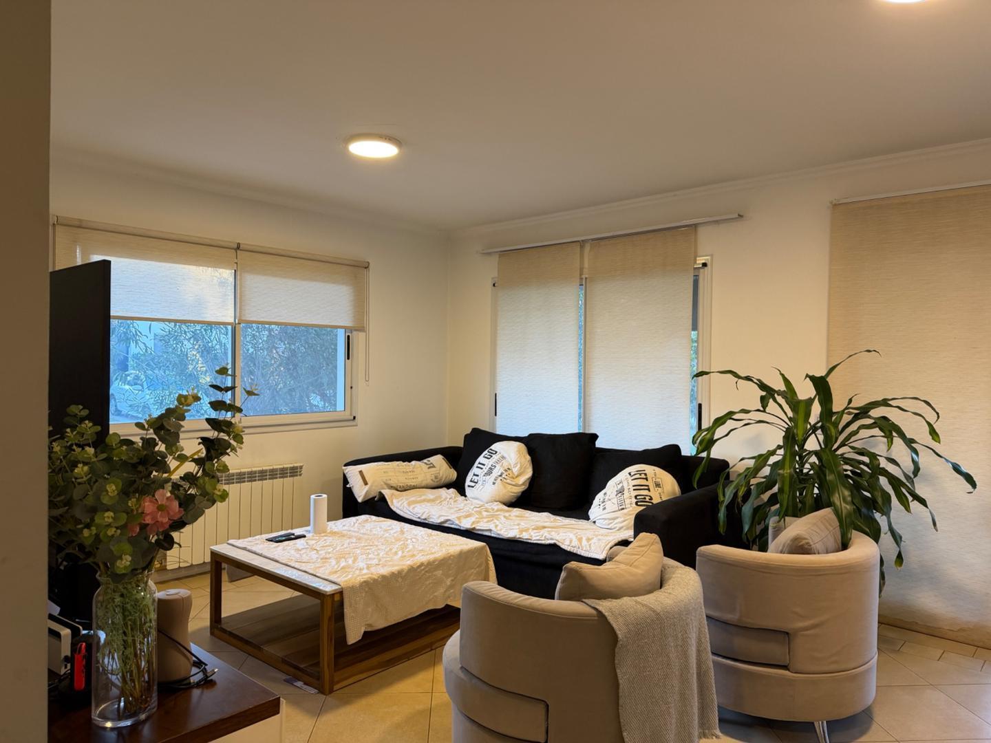 Foto de Casa en alquiler en esquina en Los Sauces, imagen 1
