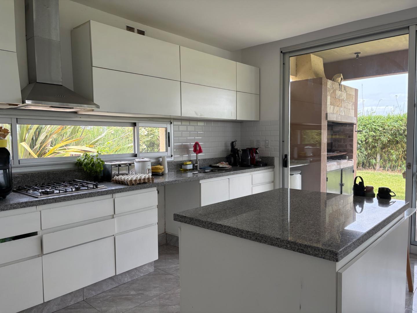 Foto de Casa moderna con linda vista al campo en alquiler en Alisos, imagen 2