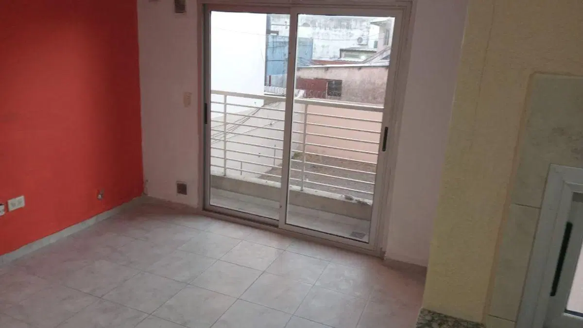 DEPARTAMENTO EN VENTA 2 AMB MORON SUR 2