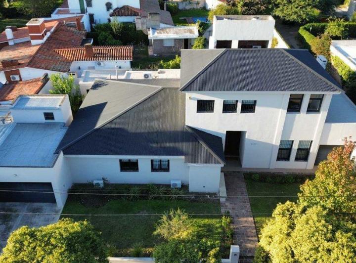 VENTA CASA 4 DORMITORIOS BARRIO CERRO DE LAS ROSAS 1