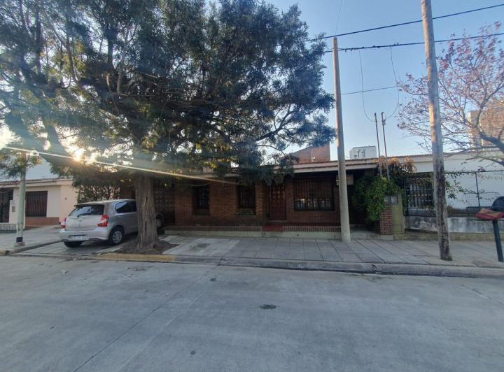 VENTA CASA 4 DORITORIOS BARRIO TEODORO FELS 1 CUADRA AV COLON Y DE DUARTE QUIROZ 2