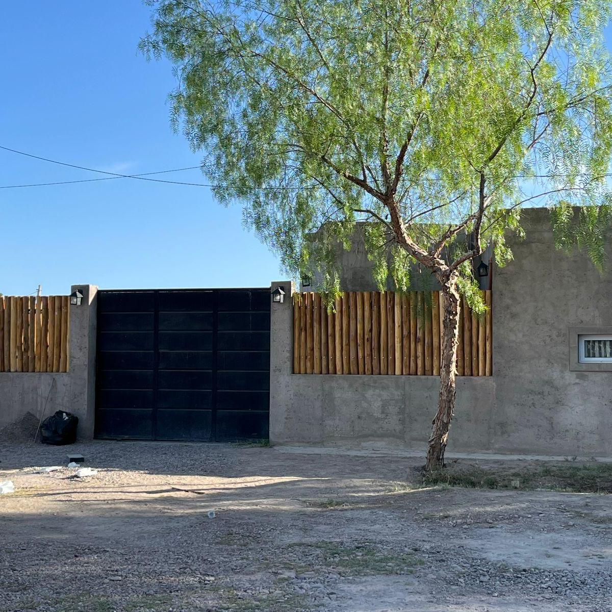 Vendo Casa + Depto Barrio Cerrado en Los Corralitos Guaymallen 1