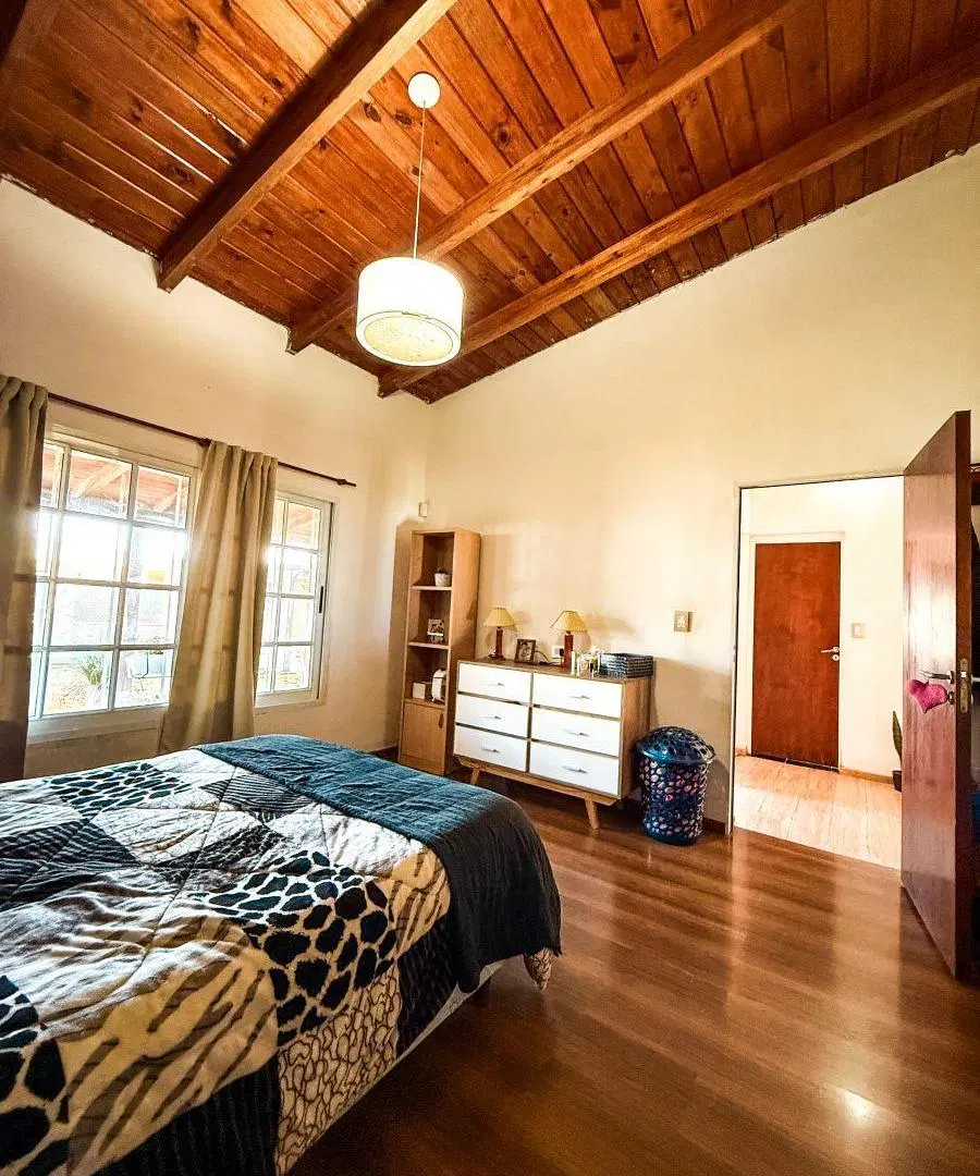 Casa de 300 m² con 2 habitaciones en venta en Ricardone 2