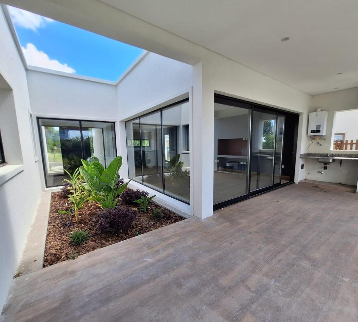 Casa  en Venta en San Ramón, Pilar del Este, Pilar