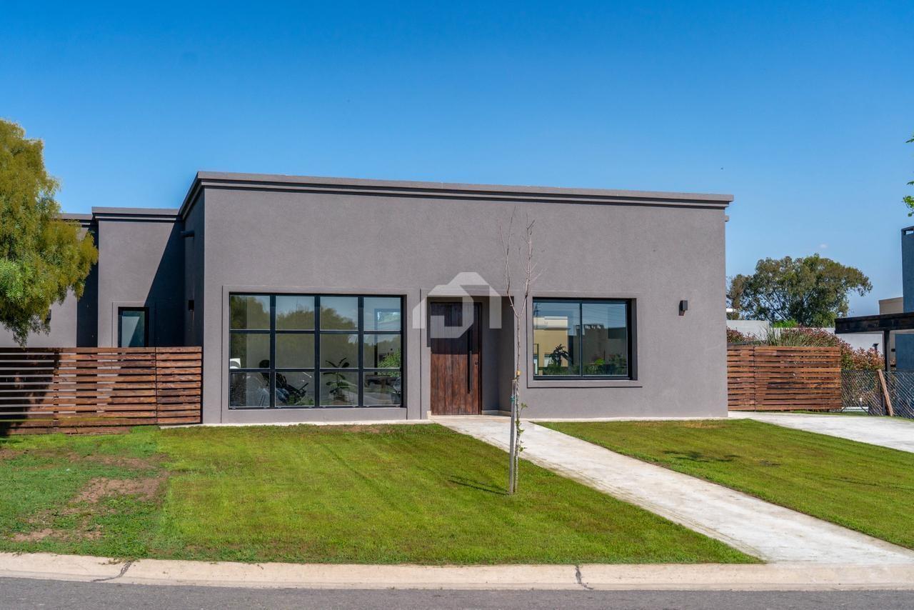 Casa  en Venta en San Ramón, Pilar del Este, Pilar