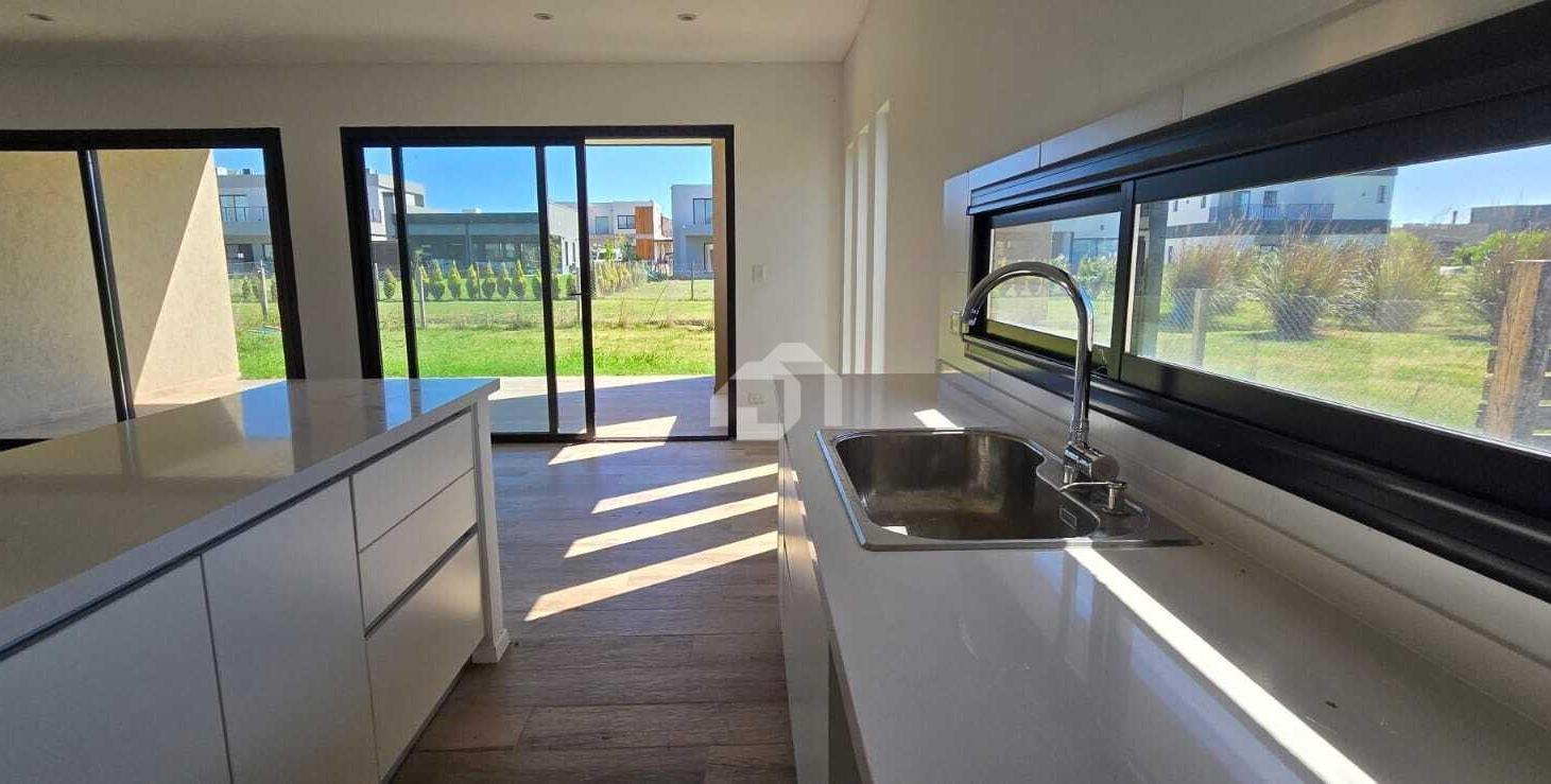 Casa en Venta en Santa Elisa, Pilar del Este, Pilar