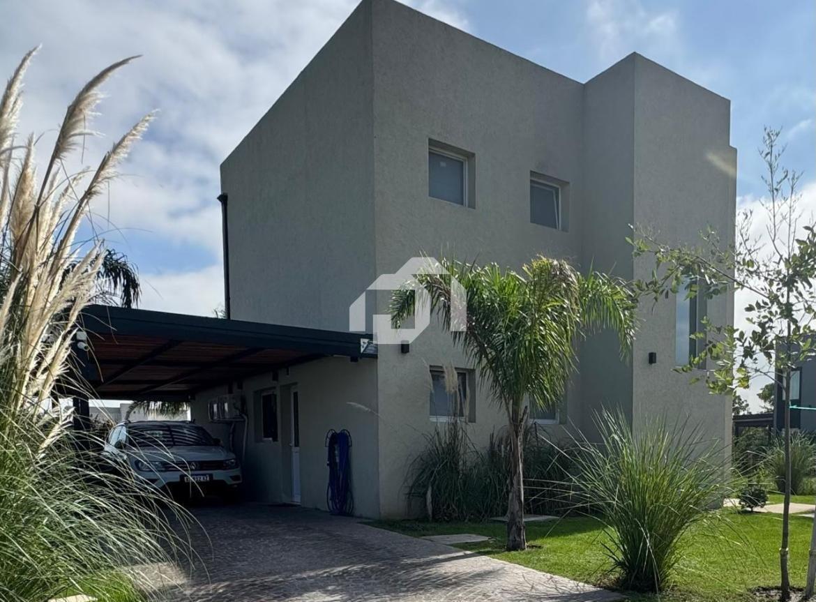 Casa  en Venta en Santa Lucia, Pilar del Este, Pilar