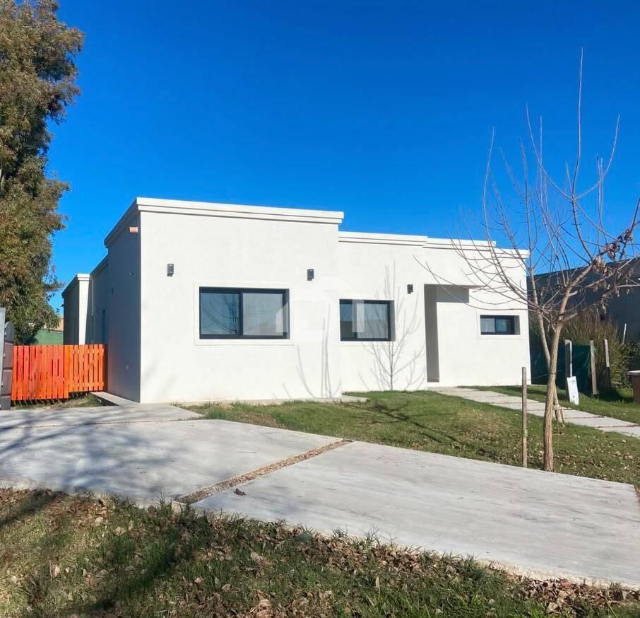 Foto de Casa en Venta en Santa Lucia, Pilar del Este, Pilar, imagen 1