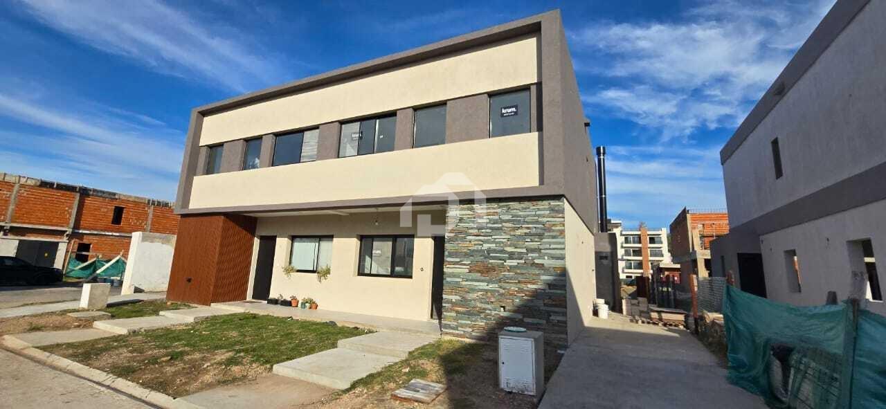 Foto de Casa Dúplex en Venta en Spring Park, Pilar, G.B.A. Zona Norte, imagen 1