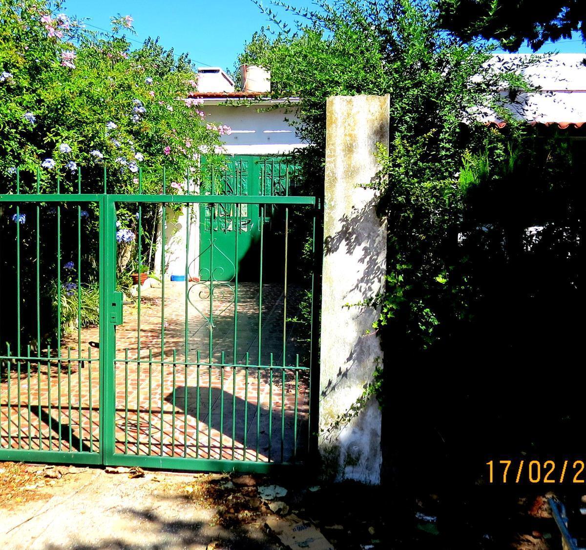 Casa en Amplia Esquina 4