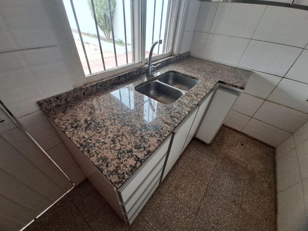 Foto de Casa al frente de 2 dormitorios, patio y cochera, imagen 4