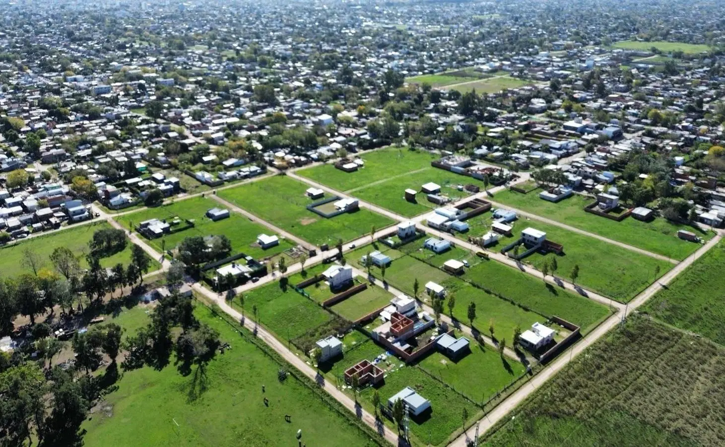 Casa y terreno con anticipo cuotas en pesos 3