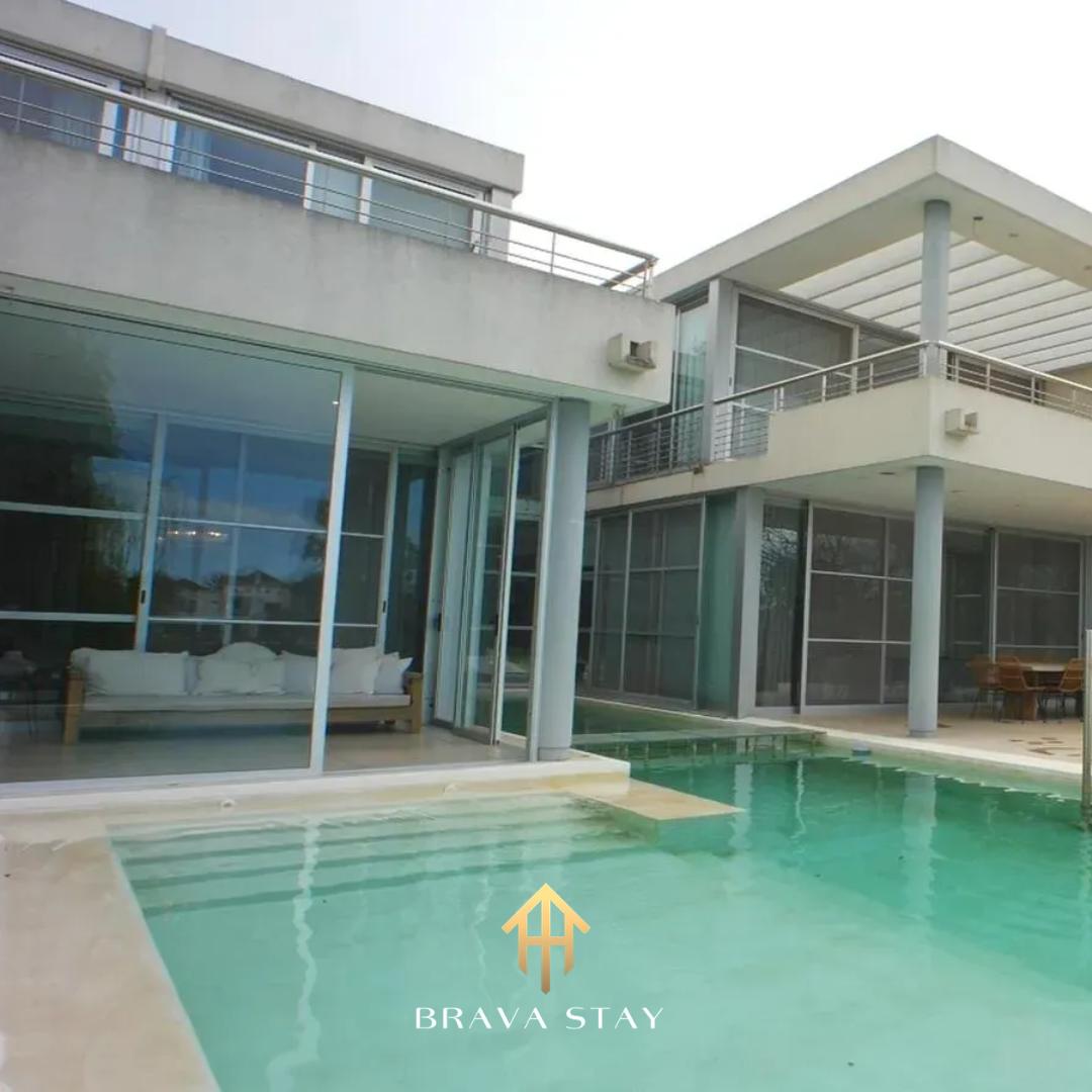 Foto de CASA A LA LAGUNA EN SANTA BÁRBARA | 600 M², MUELLE Y PILETA INFINITA, imagen 1