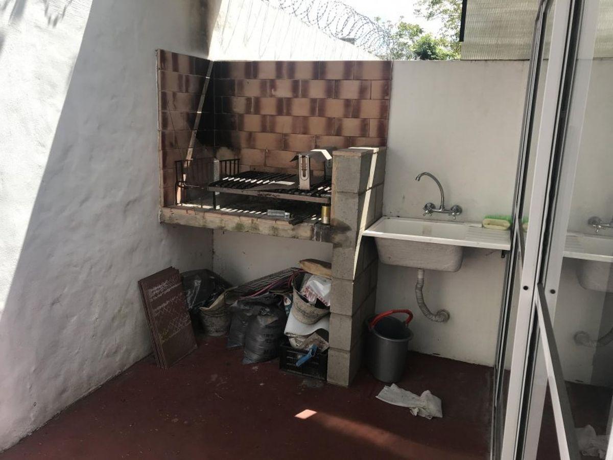 Foto de Venta de Duplex con cochera Barazategui, imagen 2
