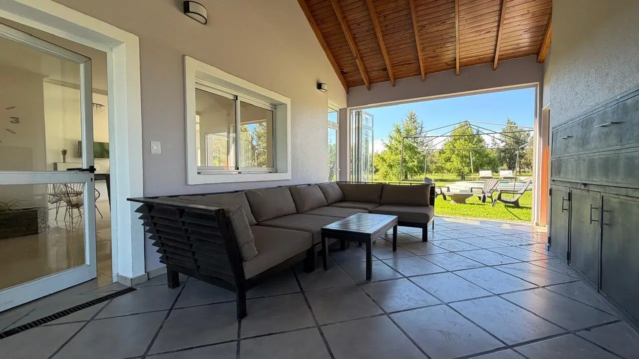 Casa tipo Chalet 5 ambientes en venta y alquiler en San Vicente 1