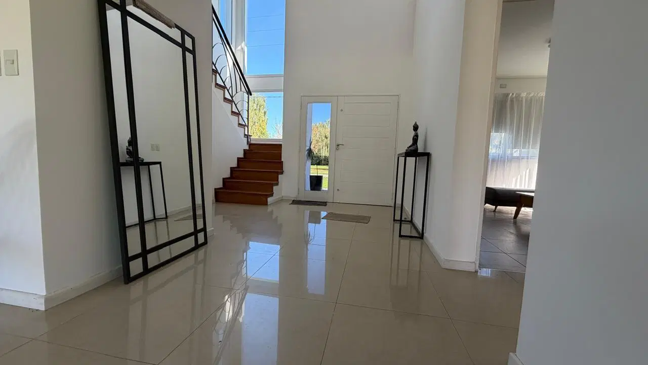 Casa tipo Chalet 5 ambientes en venta y alquiler en San Vicente 4