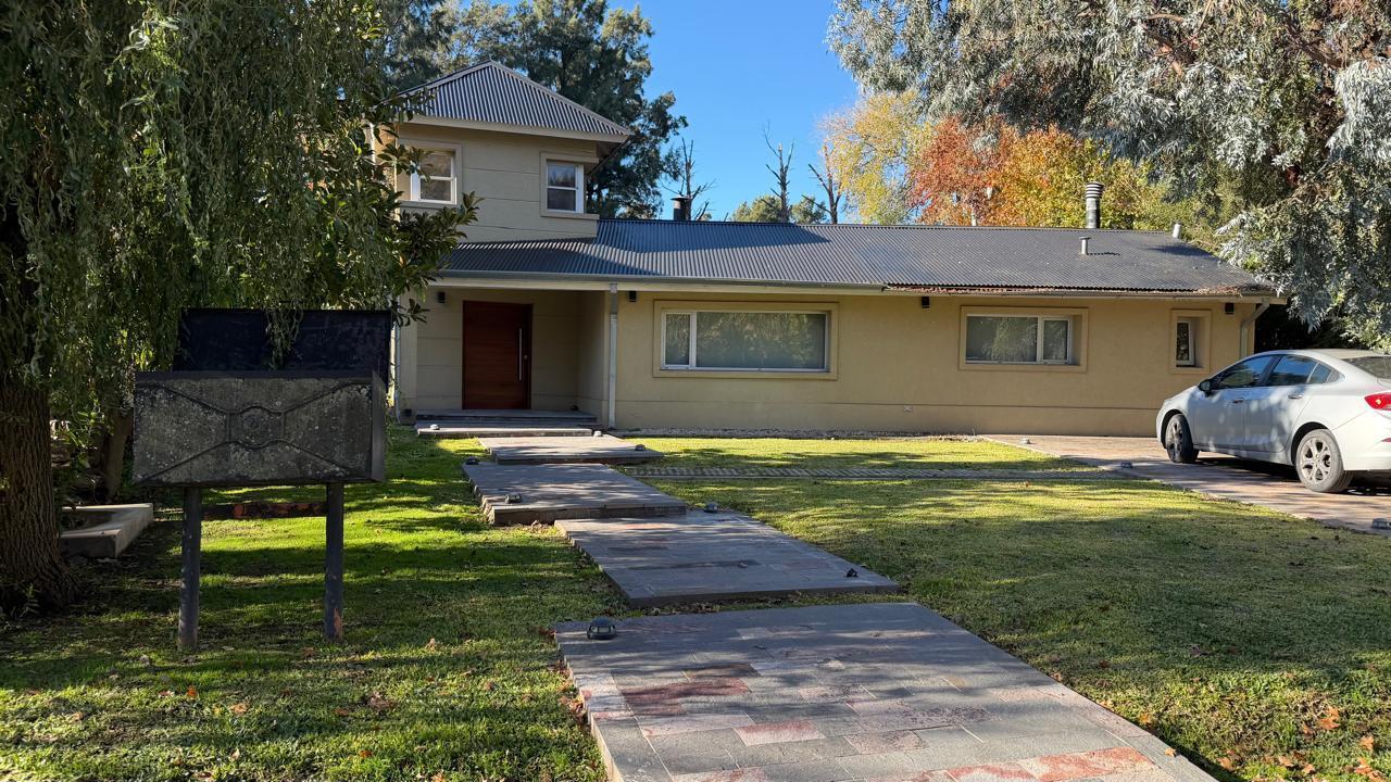 Casa en VENTA APTO CREDITO 4 ambientes en barrio privado El Ombú en Tristán Suarez