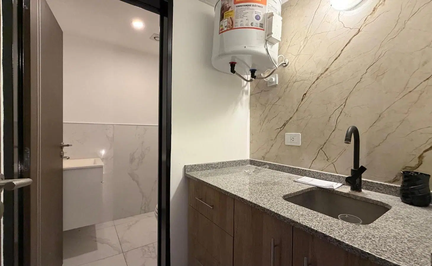 Oficina en venta en edificio Sky Center en Canning 3