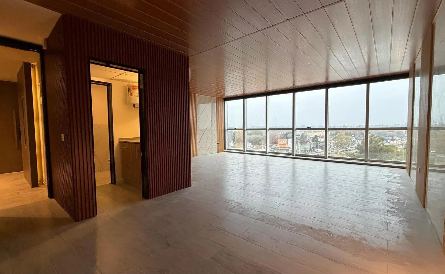 Oficina en venta en edificio Sky Center en Canning 2