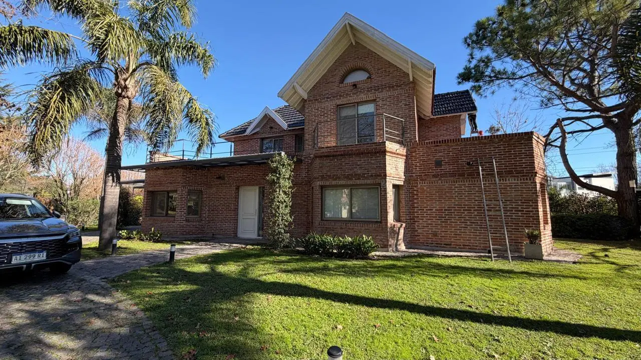 Casa en venta 5 ambientes en doble lote barrio privado Solar del Bosque Canning 2