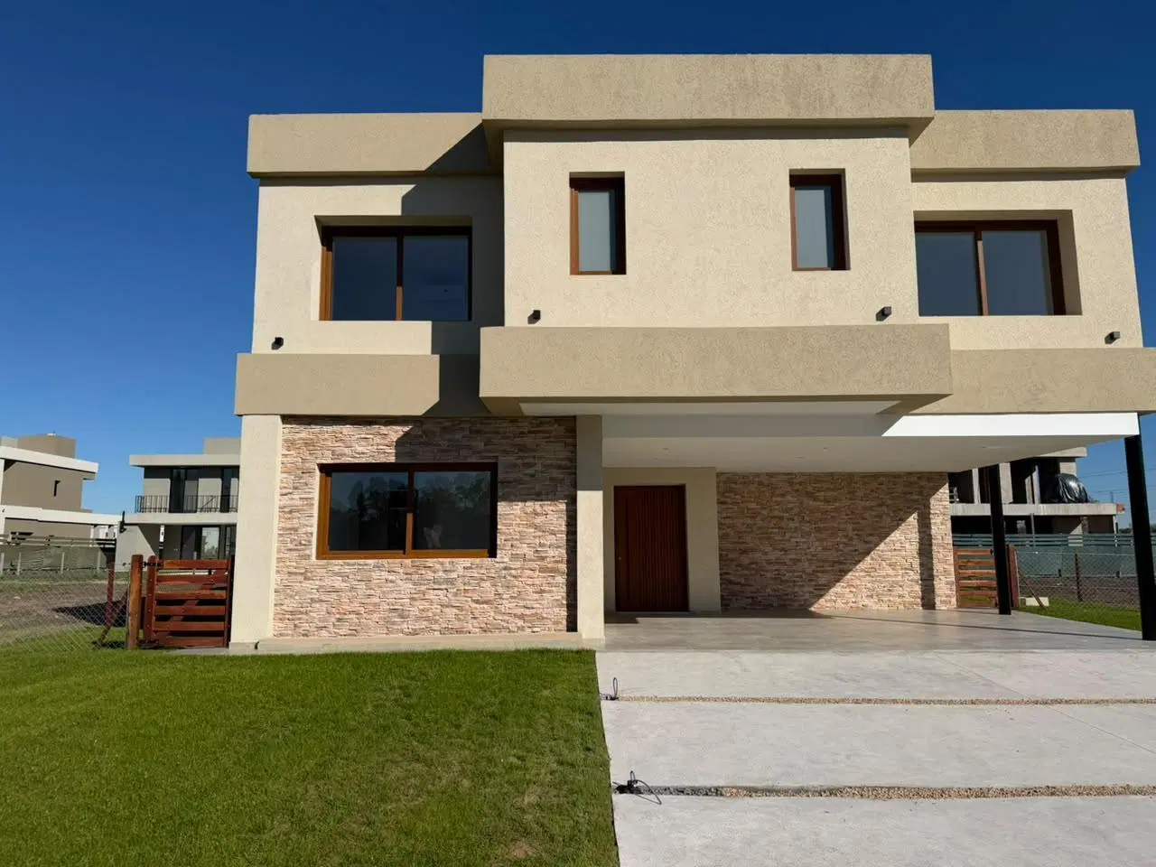 Casa en venta a estrenar 5 ambientes en barrio privado Canning Chico en Canning 3