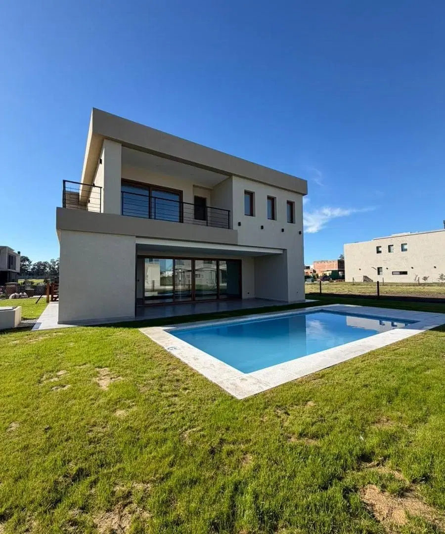 Casa en venta a estrenar 5 ambientes en barrio privado Canning Chico en Canning 2