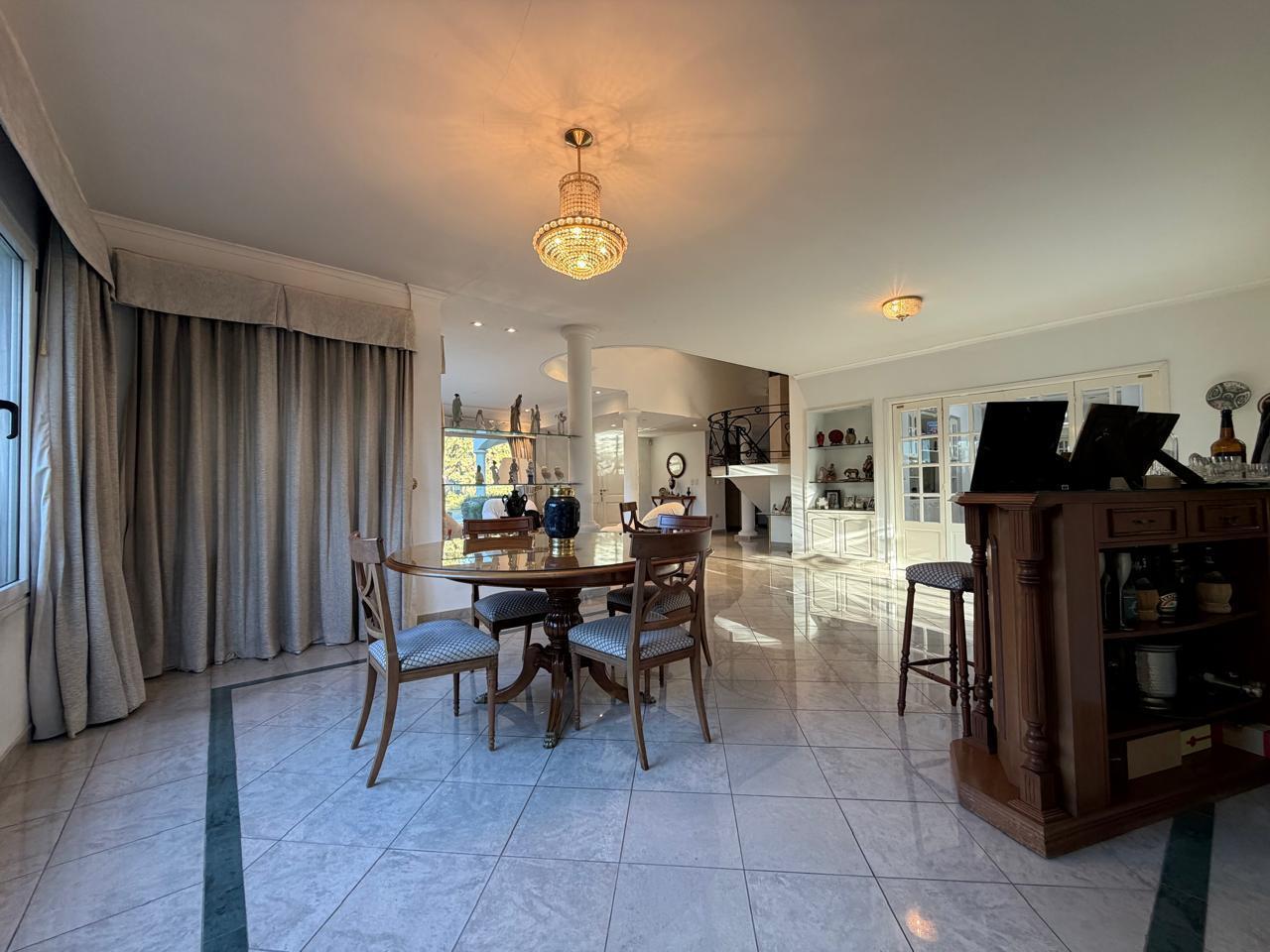 Foto de Casa en venta de 6 ambientes en barrio El Ombú, imagen 4