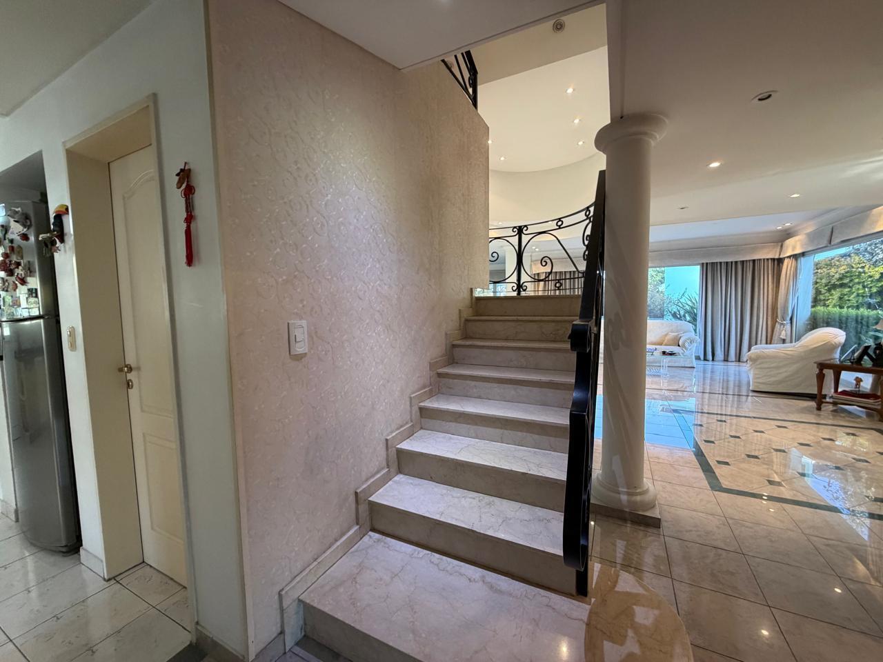 Foto de Casa en venta de 6 ambientes en barrio El Ombú, imagen 5