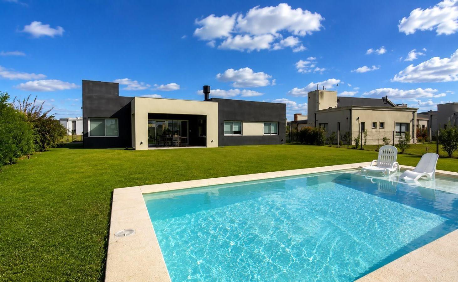 Foto de Casa en venta o alquiler 4 ambientes en Canning, imagen 1