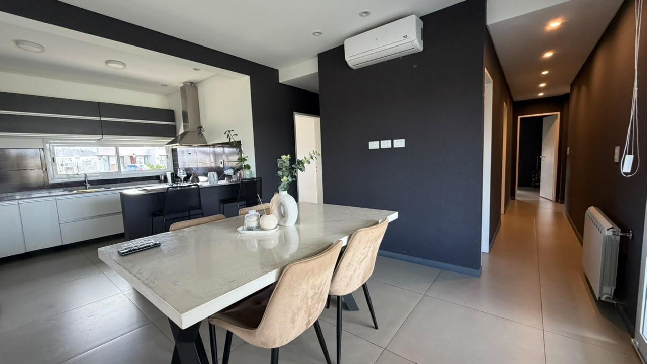 Foto de Casa en venta o alquiler 4 ambientes en Canning, imagen 2