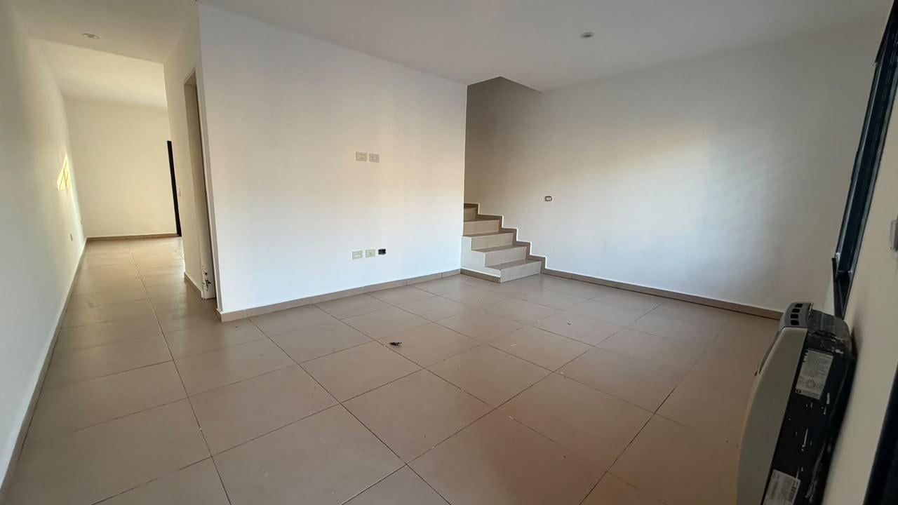 Foto de Departamento tipo dúplex 4 ambientes en alquiler en Canning, imagen 1