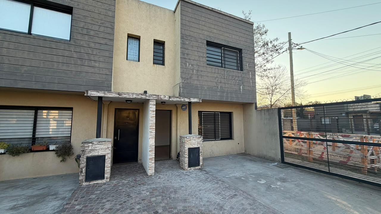 Foto de Departamento tipo dúplex 4 ambientes en alquiler en Canning, imagen 3
