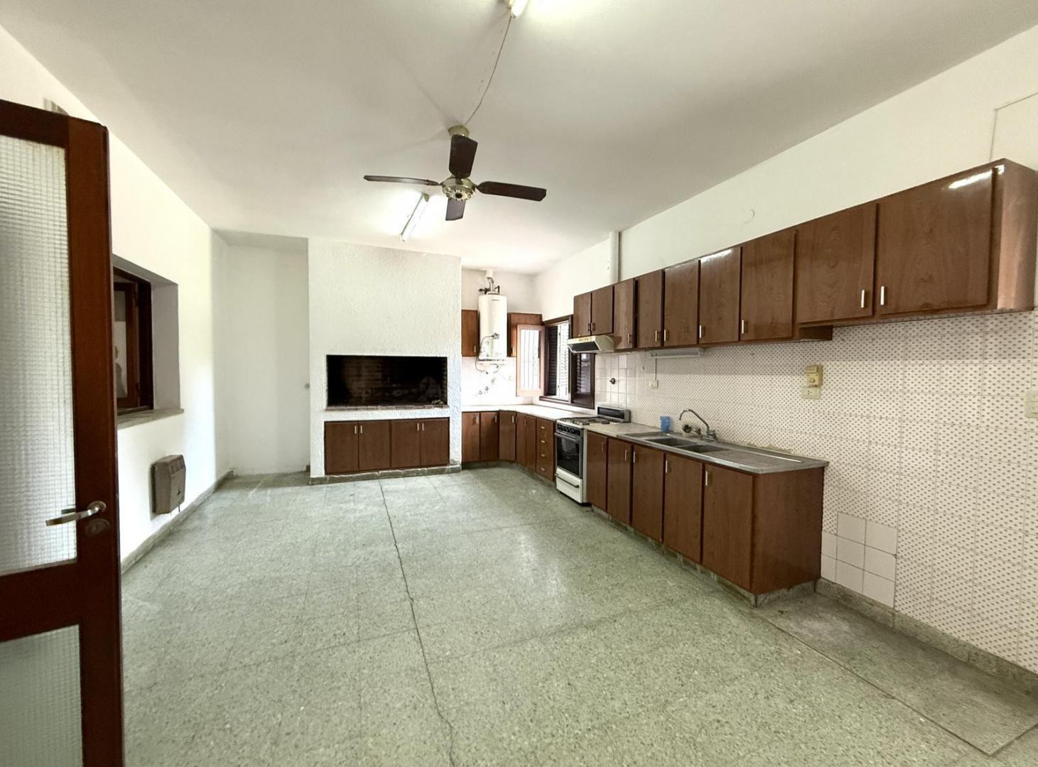 Foto de CASA AL FRENTE 2 DORM LIVING COMEDOR COCHERA DOBLE PATIO COCINA USO, imagen 5