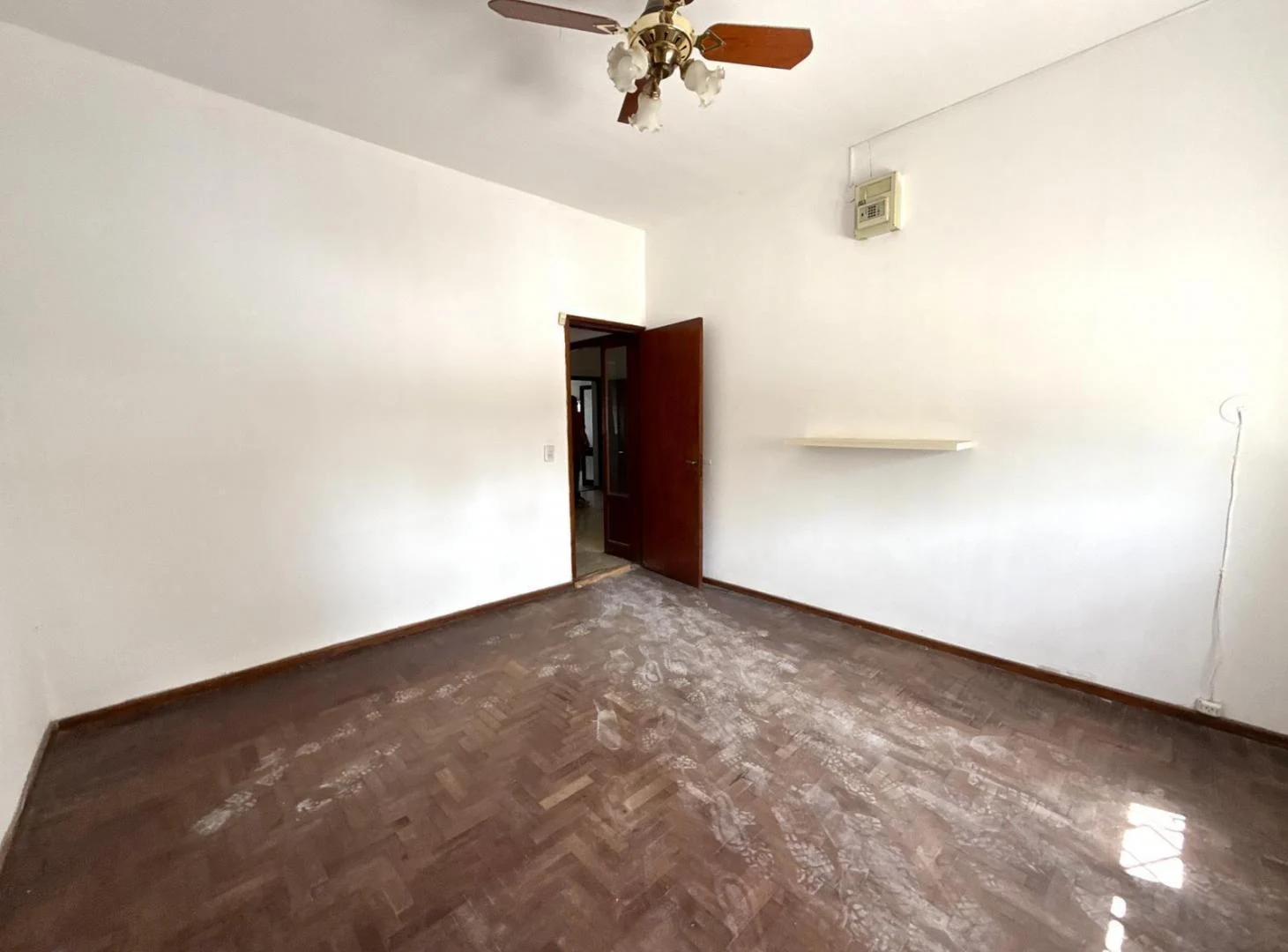 Foto de CASA AL FRENTE 2 DORM LIVING COMEDOR COCHERA DOBLE PATIO COCINA USO, imagen 4