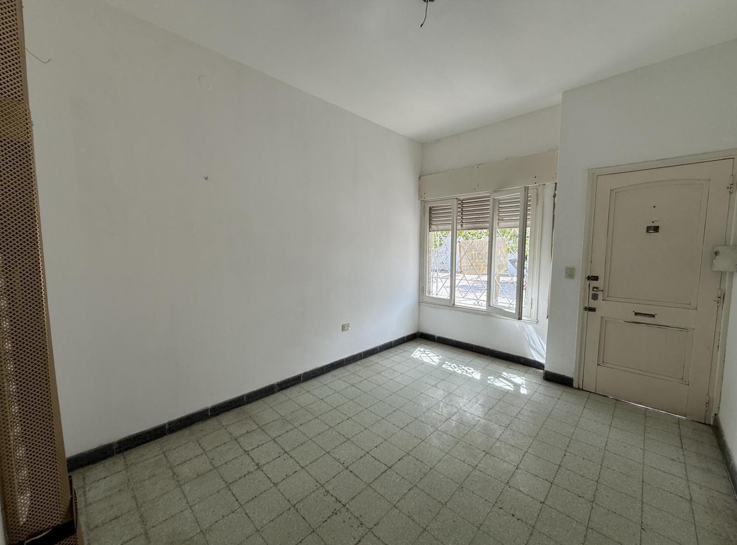Foto de CASA AL FRENTE 2 DORM LIVING COMEDOR COCHERA DOBLE PATIO COCINA USO, imagen 2