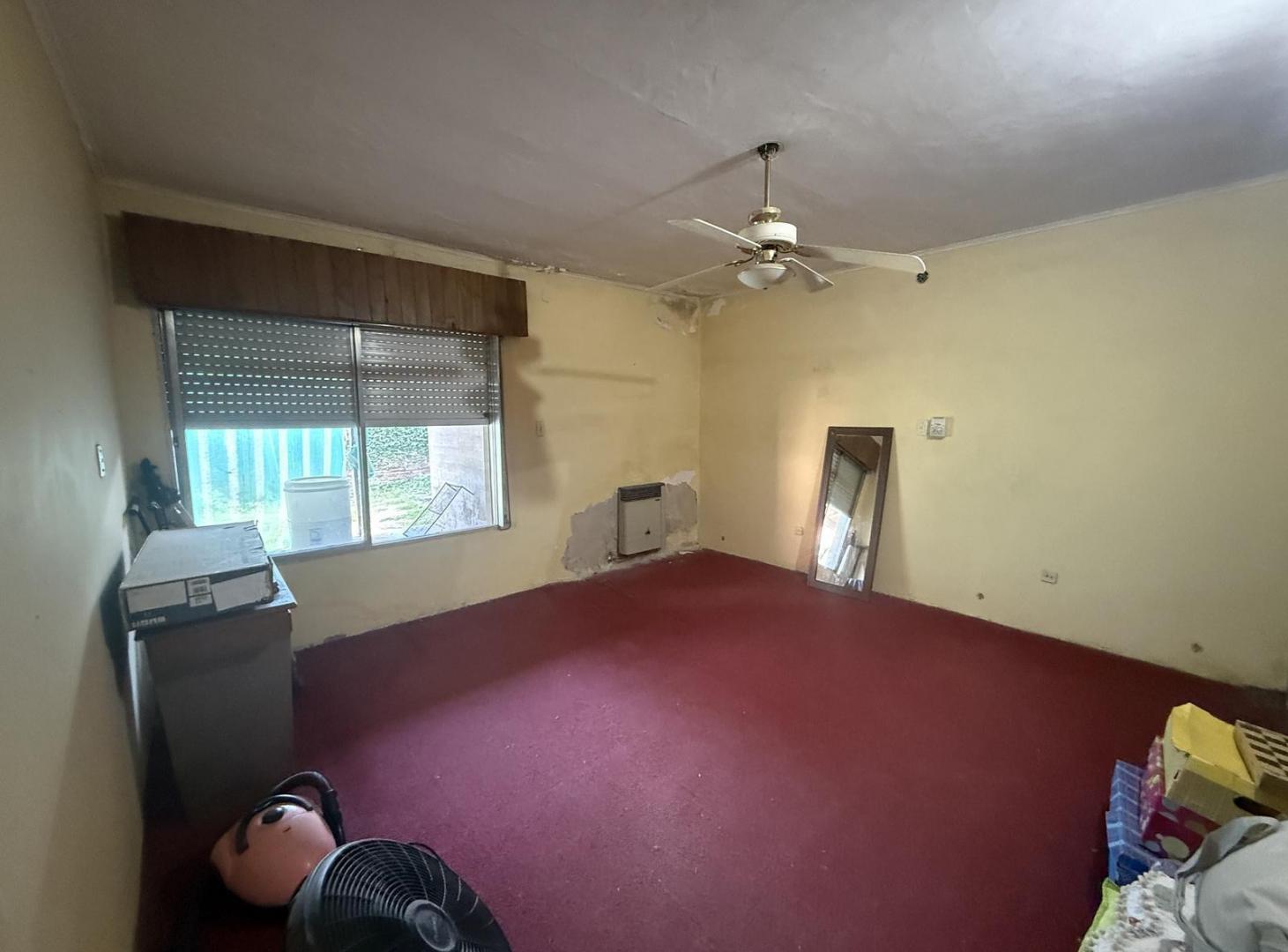 Foto de OPORTUNIDAD VENTA/PERMUTA CASA 2 DORM COCHERA PATIO COCINA GALERIA BAÑO, imagen 4