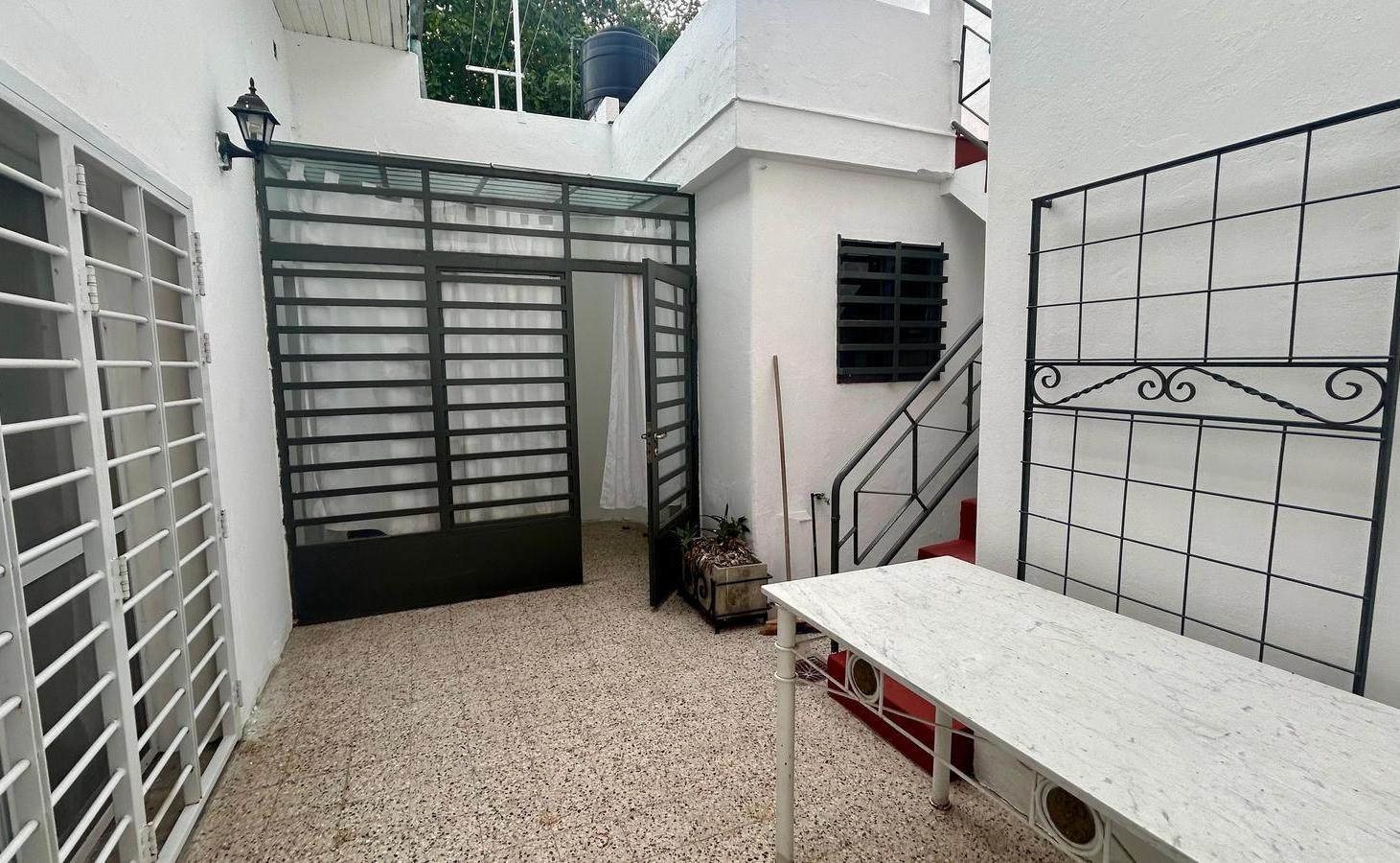 PH VENTA CASA DE PASILLO 1 DORMITORIO TERRAZA EXCLUSIVA PATIO IDEAL INVERSION REP. DE LA SEXTA
