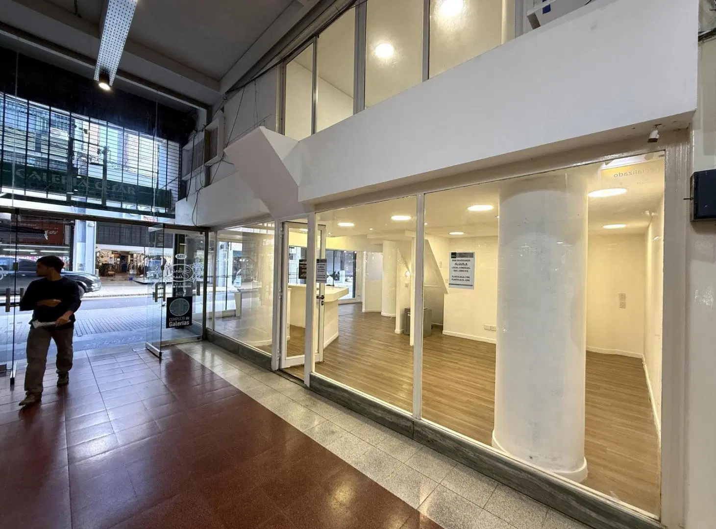 ALQUILER LOCAL COMERCIAL VIDRIERA IDEAL INDUMENTARIA / OFICINA / KINESOLOGIA / TURISMO RIOJA 1150 3