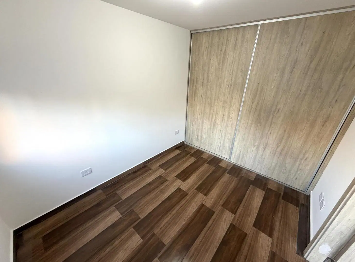 VENTA 1 DORMITORIO CON BALCON VISTA DESPEJADA OPCION COCHERA ZONA RIO 4