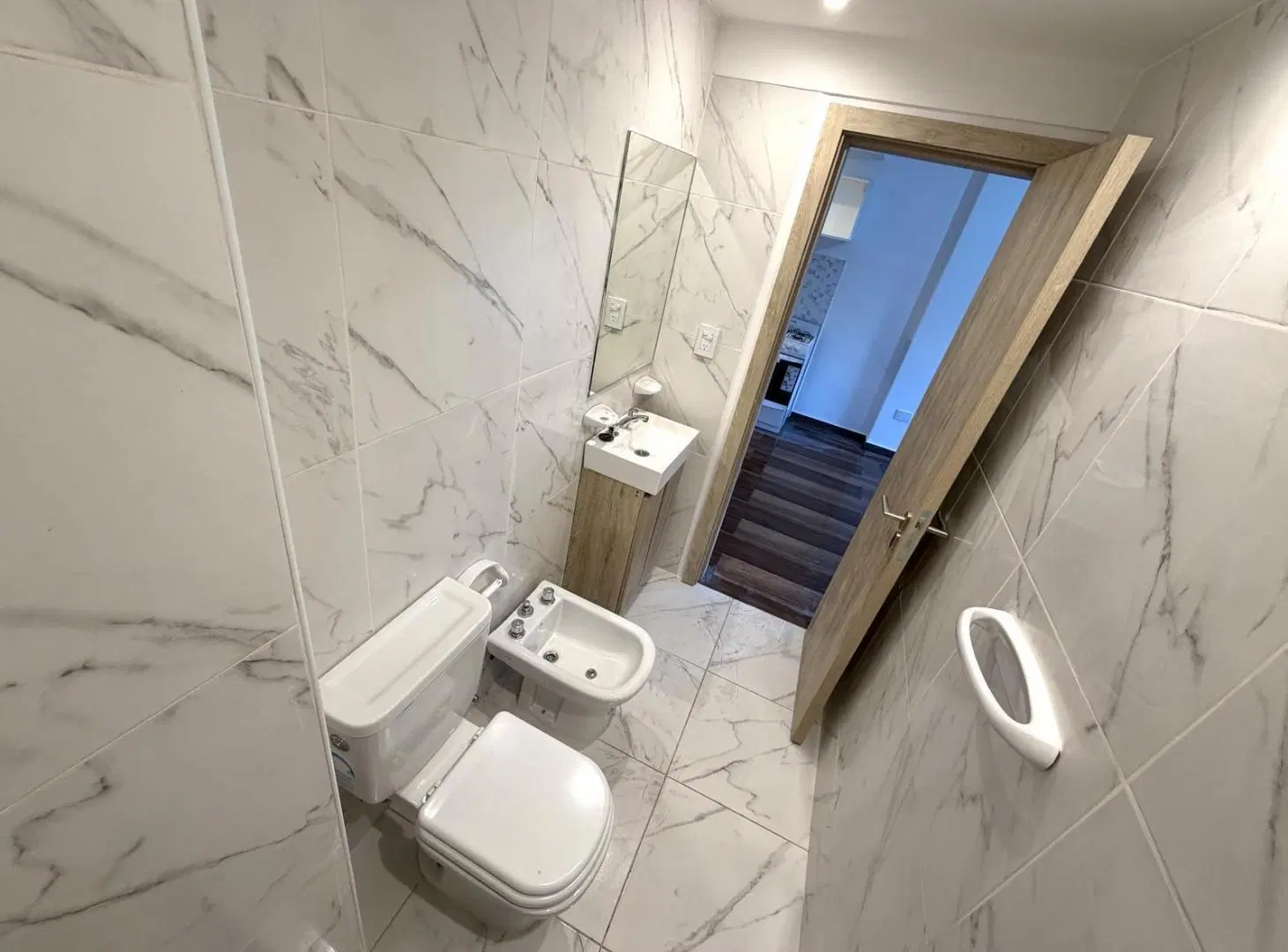 VENTA 1 DORMITORIO CON BALCON VISTA DESPEJADA OPCION COCHERA ZONA RIO 5