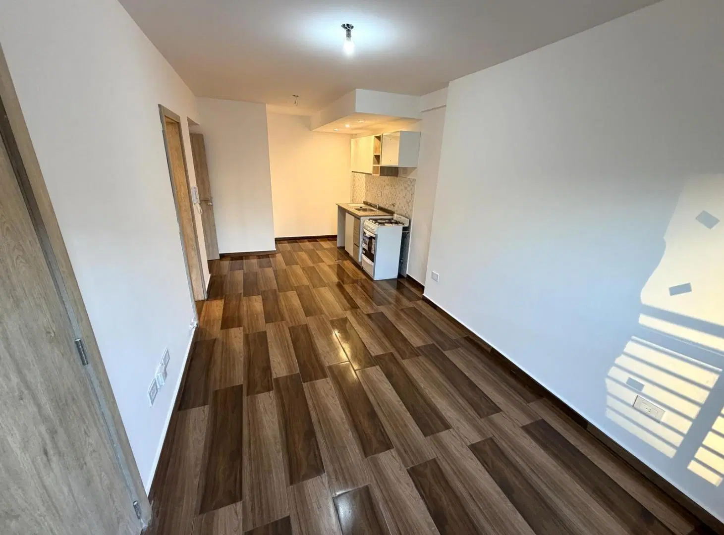 VENTA 1 DORMITORIO CON BALCON VISTA DESPEJADA OPCION COCHERA ZONA RIO 2
