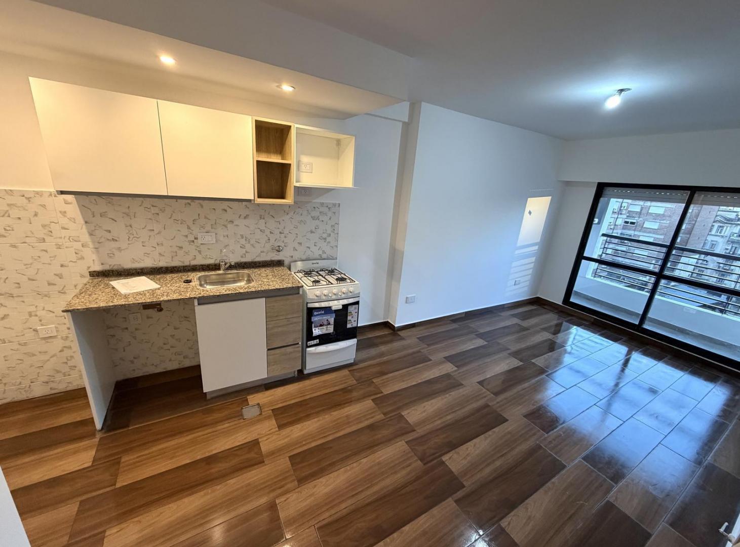 Foto de VENTA 1 DORMITORIO CON BALCON VISTA DESPEJADA OPCION COCHERA ZONA RIO, imagen 1