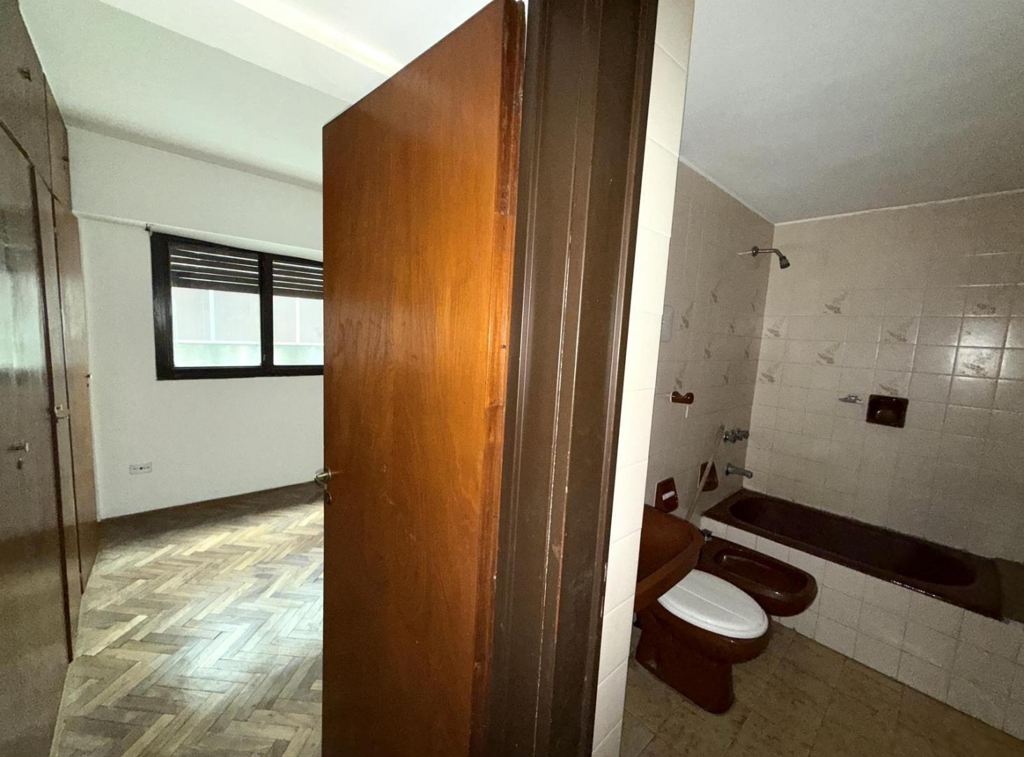 Foto de VENTA 1 DORMITORIO COCINA SEPARADA A PASOS DEL RIO ALQUILADO HASTA, imagen 1