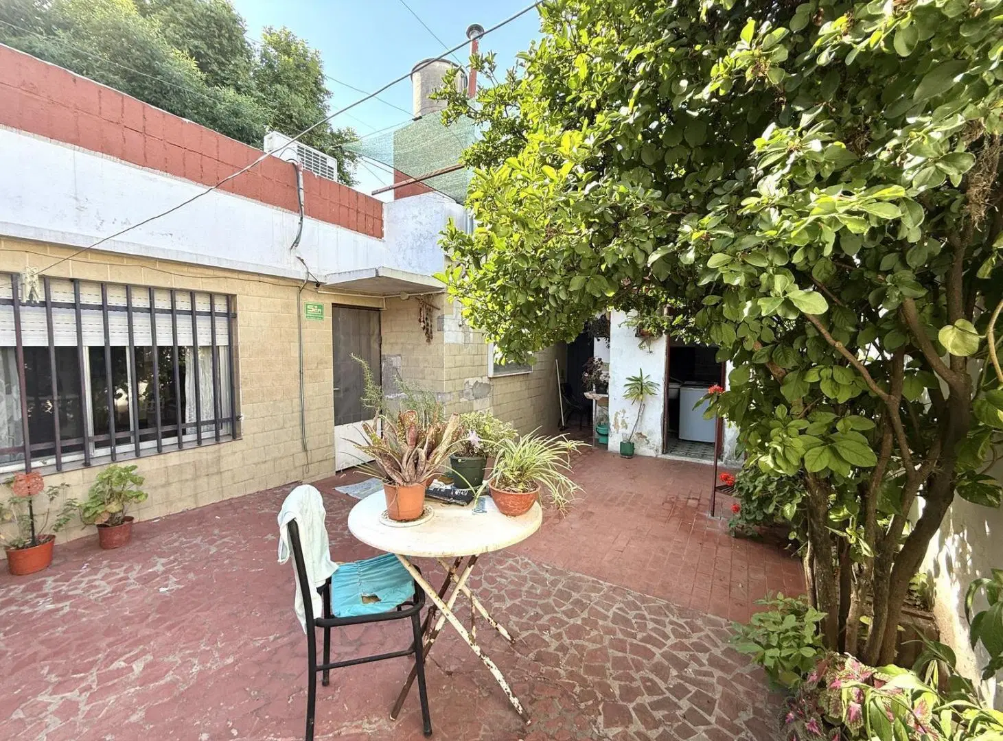 VENTA/PERMUTA CASA AL FRENTE 2 DORM COCHERA PATIO TERRAZA PARA CONSTRUIR / ACEPTA VEHICULO 5