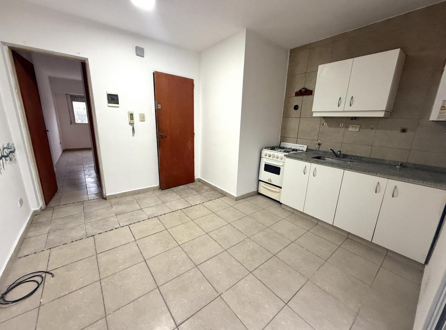 Foto de ALQUILER 1 DORMITORIO BALCON ECHESORTU GAS CRESPO Y 9 DE JULIO ZONA UCA, imagen 2
