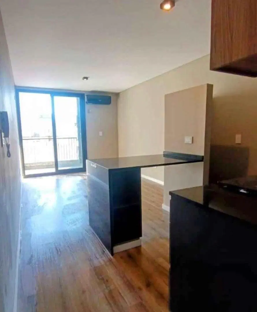 ALQUILER MONOAMBIENTE CON BALCON PARRILLA ZONA LOURDES MODERNO 3