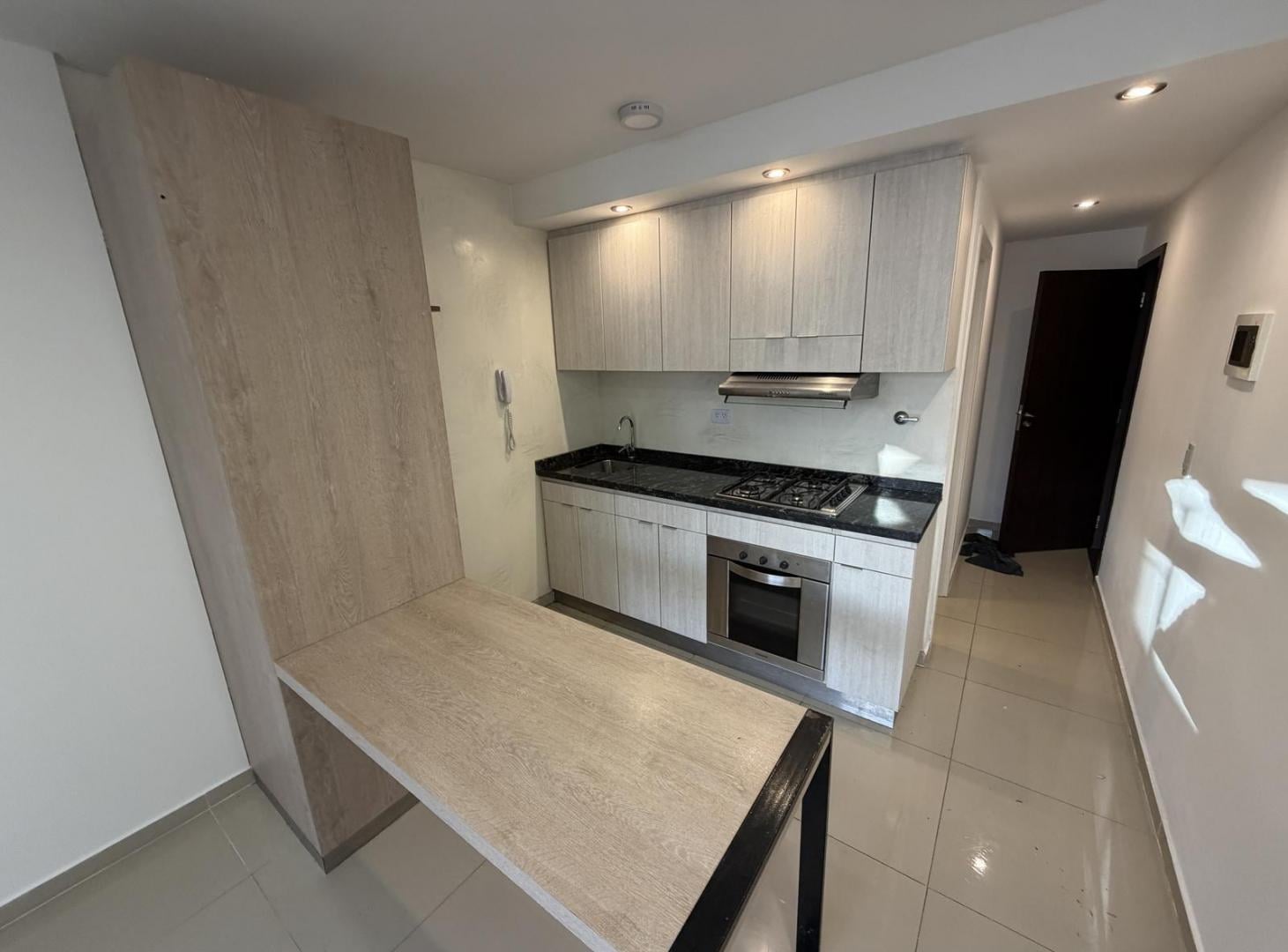 Foto de ALQUILER MONOAMBIENTE DIVISIBLE CON BALCON MODERNO GAS ABASTO A PASOS, imagen 1