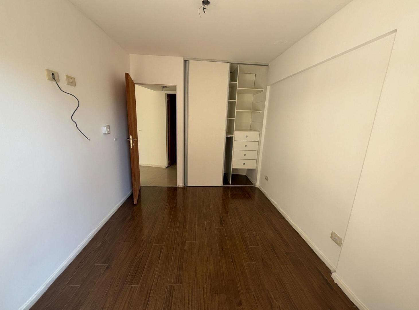 Foto de ALQUILER 1 DORMITORIO CON BALCON MODERNO UGR / UAI / UTN CORRIENTES, imagen 5