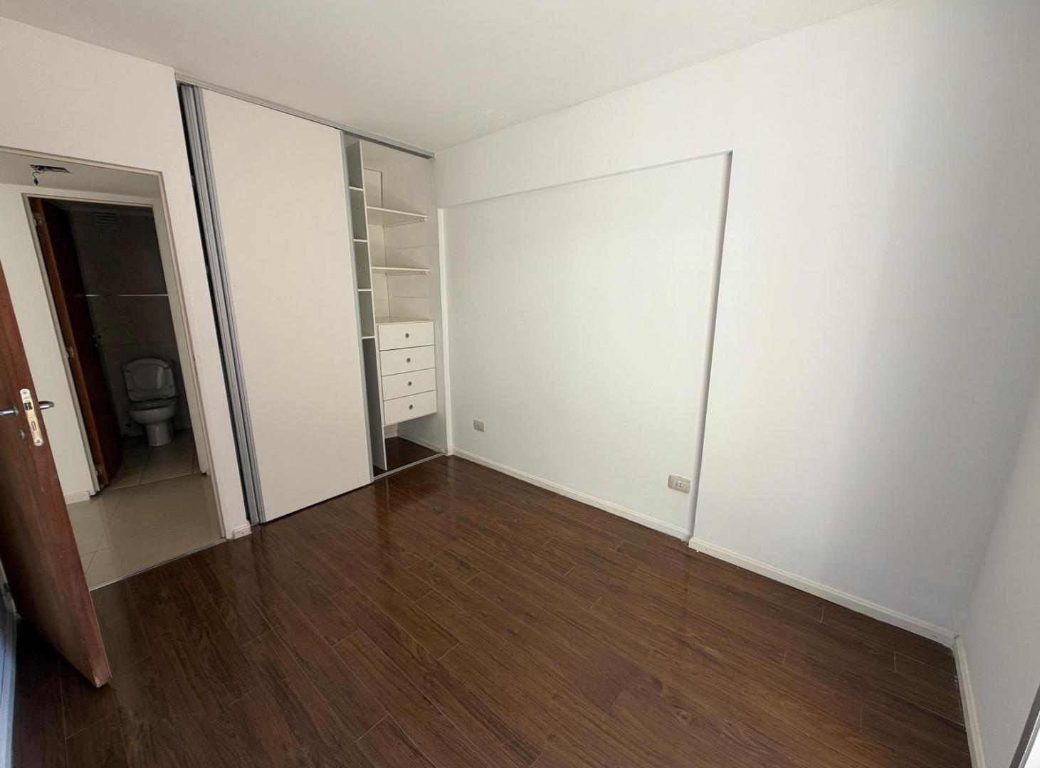 Foto de ALQUILER 1 DORMITORIO CON BALCON MODERNO UGR / UAI / UTN CORRIENTES, imagen 1