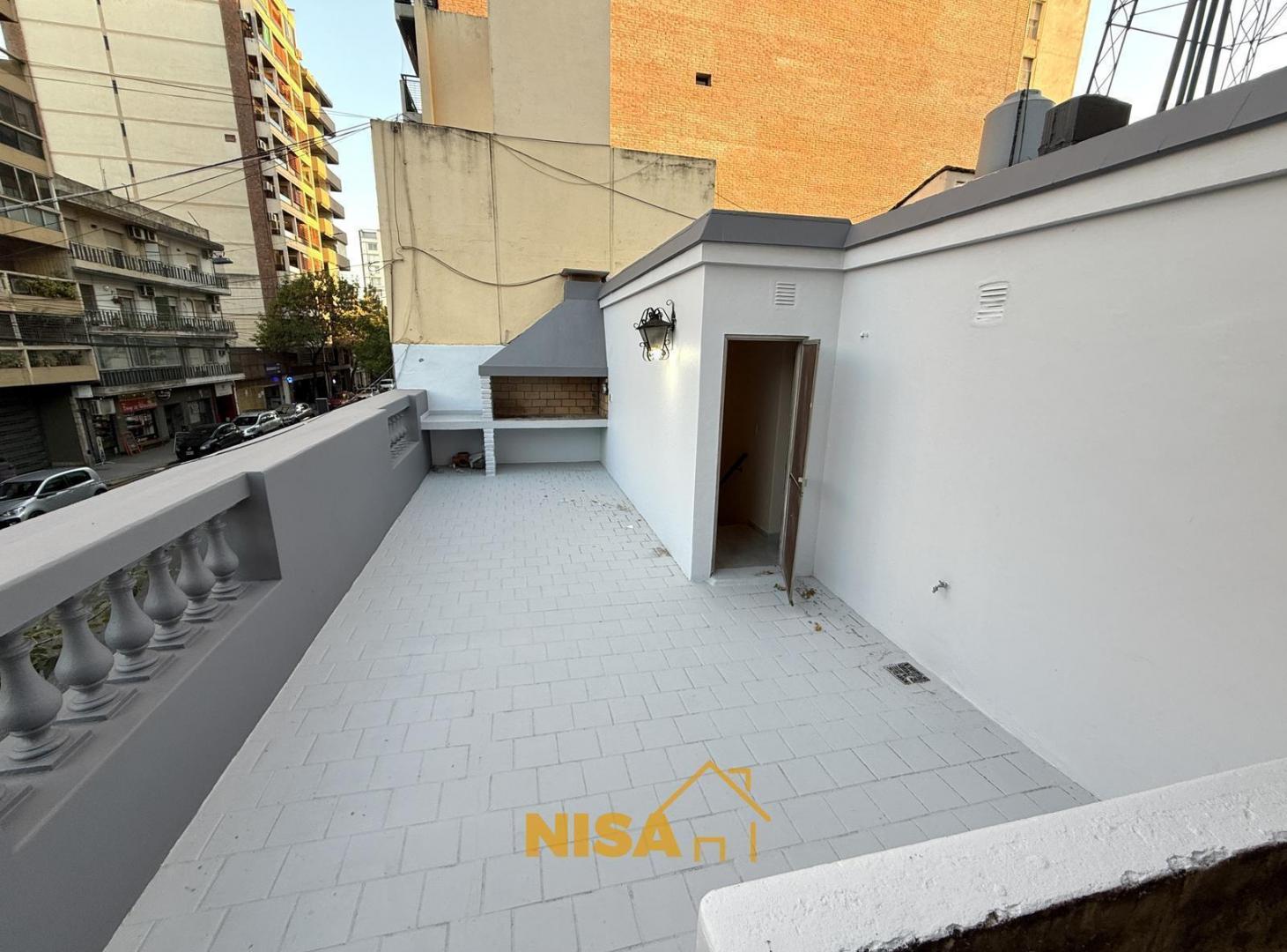 Foto de PERMUTA / VENTA CASA 3 DORMITORIOS 2 BAÑOS PATIO TERRAZA ABASTO COCHERA, imagen 1